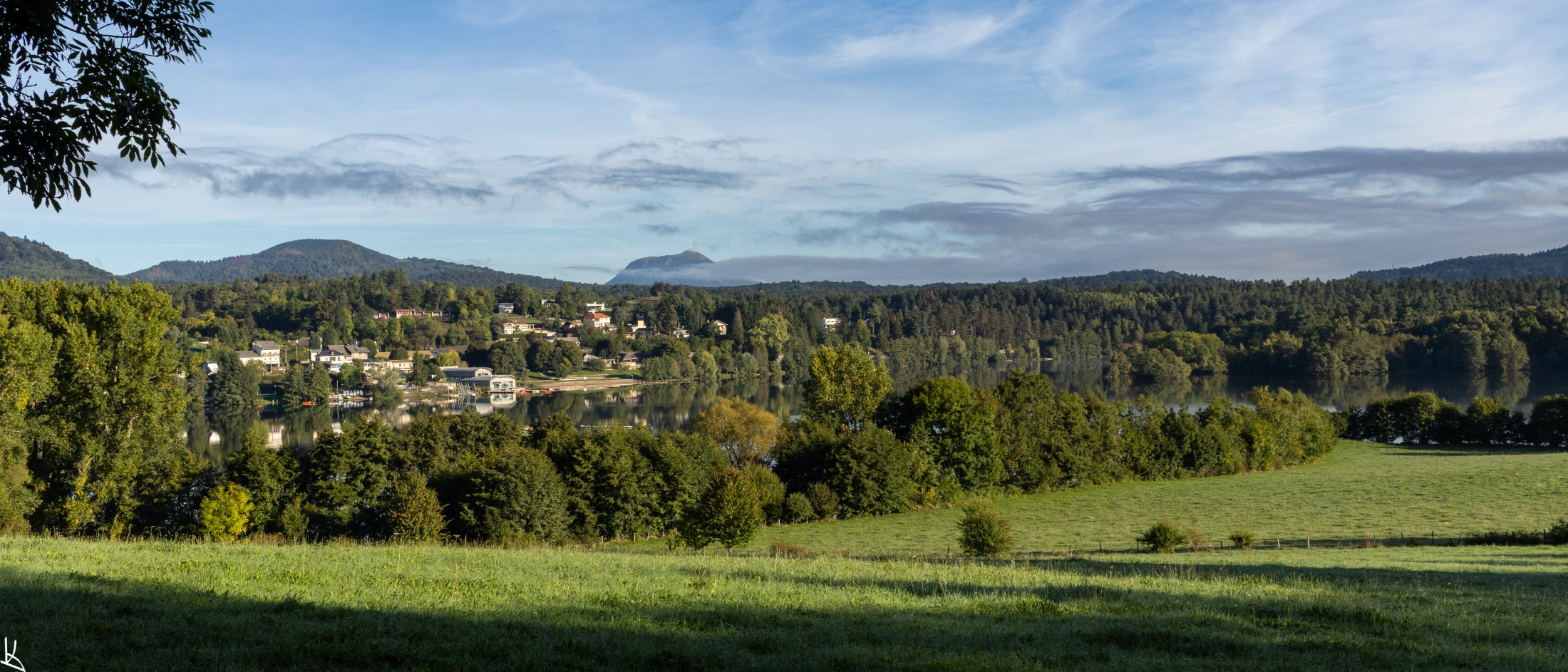 Lac d'Aydat et Puy de Dôme